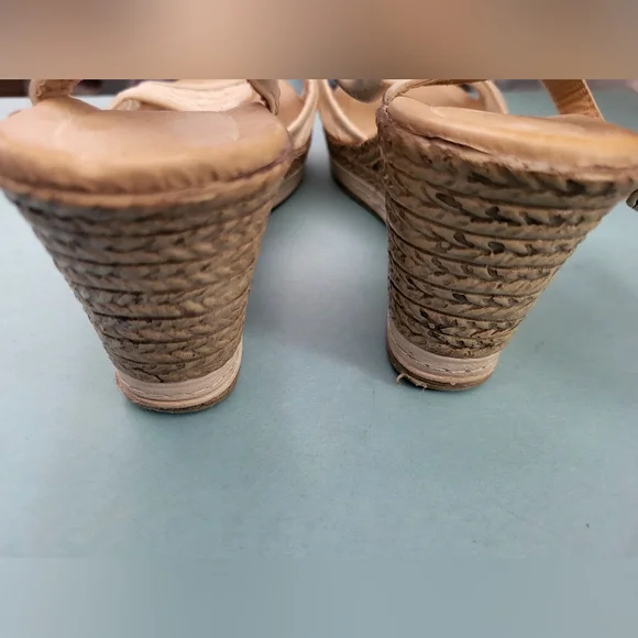Pretty Beige Lace Wedge Sandals sz 10 - Picture 5 of 5